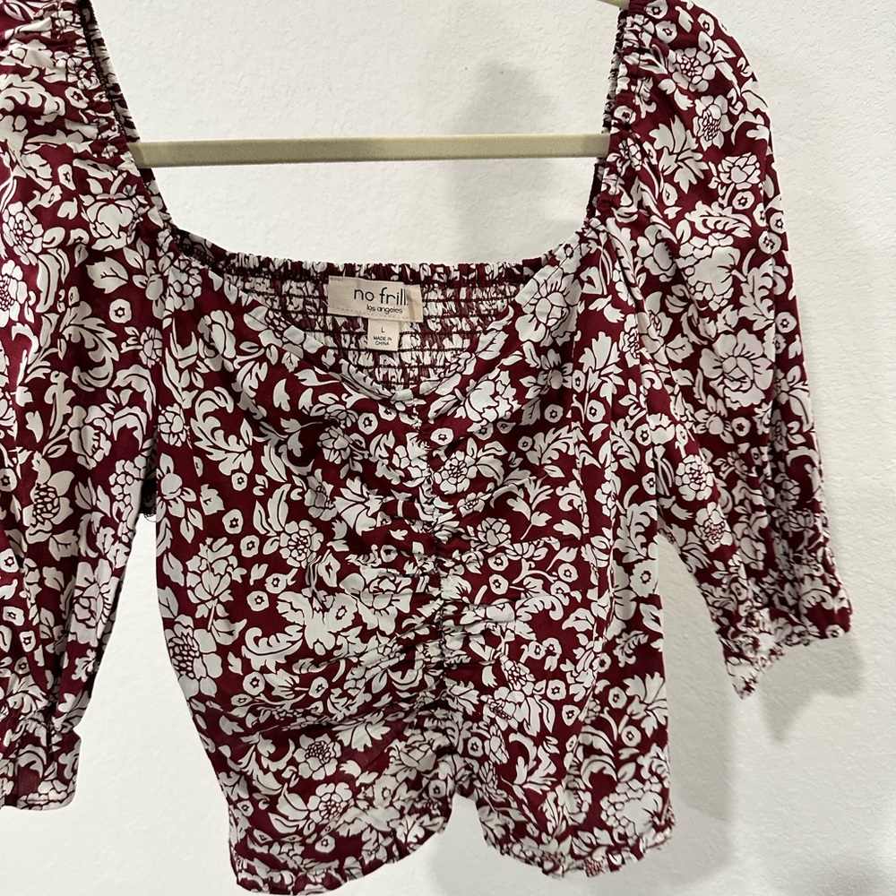 Red and white floral puff sleeve crop top blouse